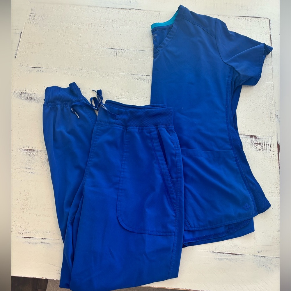 Medcouture Scrub Set